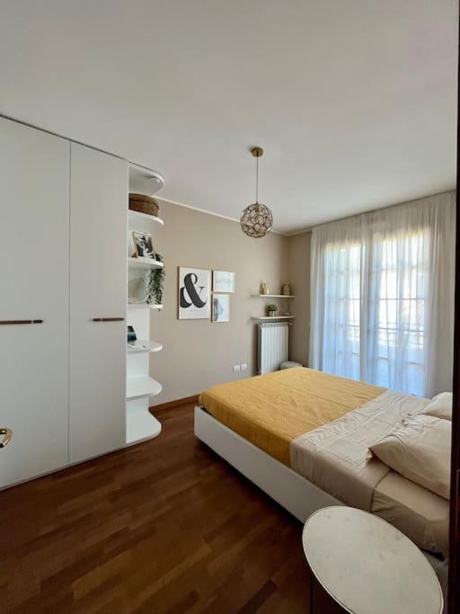 Casa Di Lillo Apartment Merate Bagian luar foto