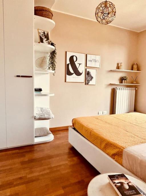 Casa Di Lillo Apartment Merate Bagian luar foto