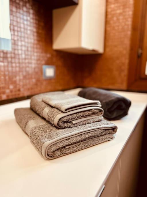 Casa Di Lillo Apartment Merate Bagian luar foto