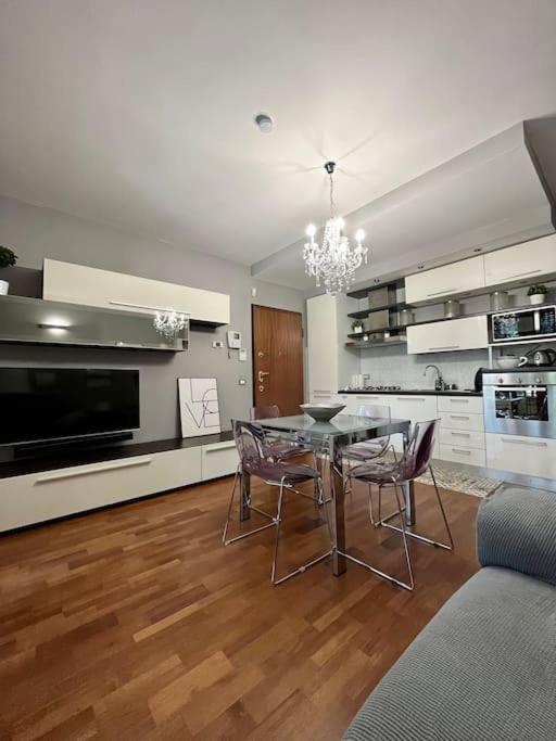 Casa Di Lillo Apartment Merate Bagian luar foto